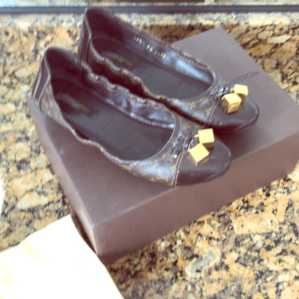 Louis Vuitton ballerinas sz 6 1/2